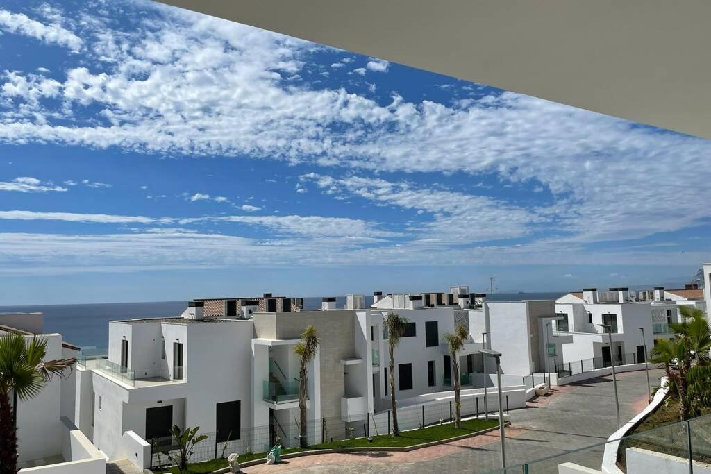 Modern 2 Beds Apartment In Alcaidesa Dış mekan fotoğraf